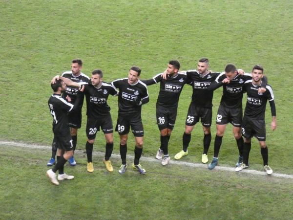 2018/19 - מחזור 18 - הפועל קטמון (1:2) - שחקני הפועל פ"ת חוגגים בסיום. מימין - נתי בנימין, ספיר יתח, קובי מור, אופק אושר, שי מושל, עמית מזרחי, רוי מליקה, שגיא דרור