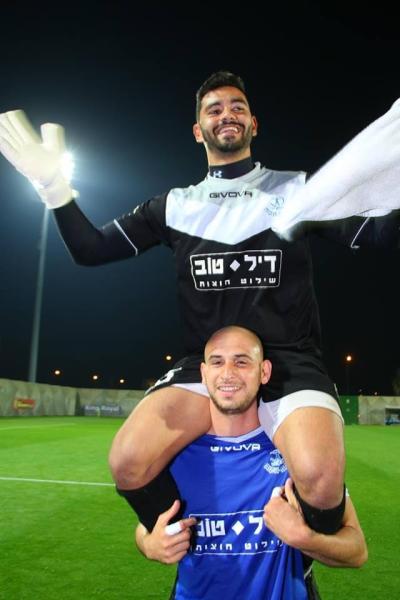 2018/19 - מחזור 28 - סקציה נס-ציונה (0:1) - דודי אלון על הכתפיים של דניאל בורחל