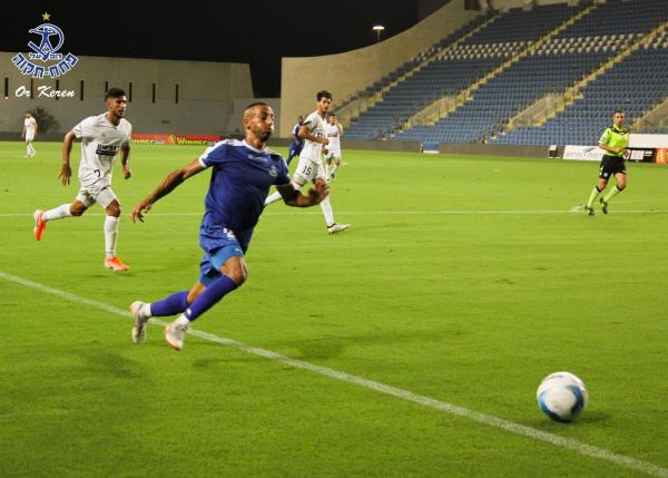 2019/20 - טוטו - מחזור 1 - עירוני רמת-השרון (0:0) - יוסף עוודי במרדף אחרי הכדור