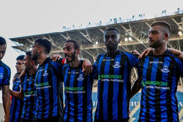 2019/20 - מחזור 8 - הפועל עכו (1:3) - שחקני הפועל פ"ת חוגגים ניצחון. מימין - חמאדה אגבאריה, נפתלי בלאי, יוסף עוודי