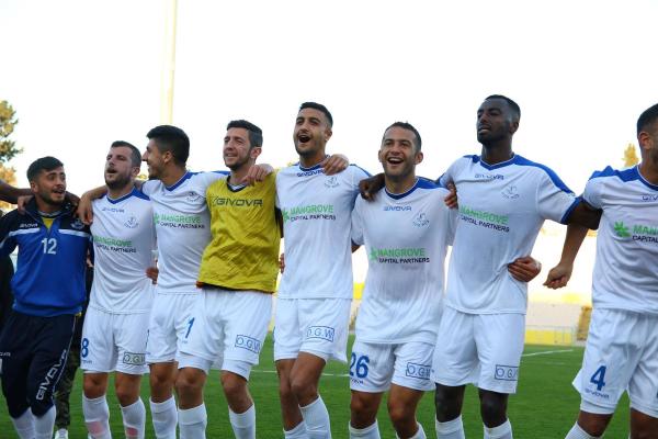2019/20 - מחזור 27 - הפועל רמת-גן (1:2) - שחקני הפועל פ"ת חוגגים בסיום. מימין - נפתלי בלאי, דניאל שוורצבוים, ניב סרדל, אלמוג אוחיון, בר ירוחם, עמית מזרחי ובר איבגי