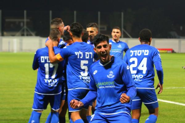 אביב סלם חוגג