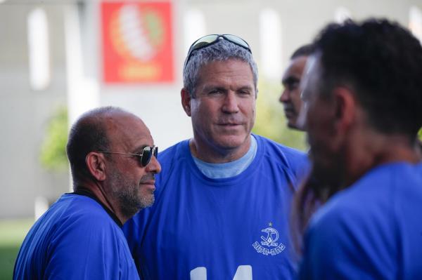 ניר לוין ואלי מחפוד במהלך הטקס לזכר מני בסון ז"ל, אפריל 2021