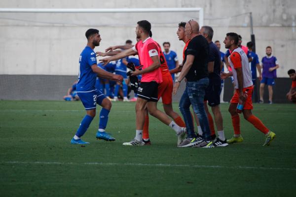 חמאדה אגבאריה מול חצי כפר שלם