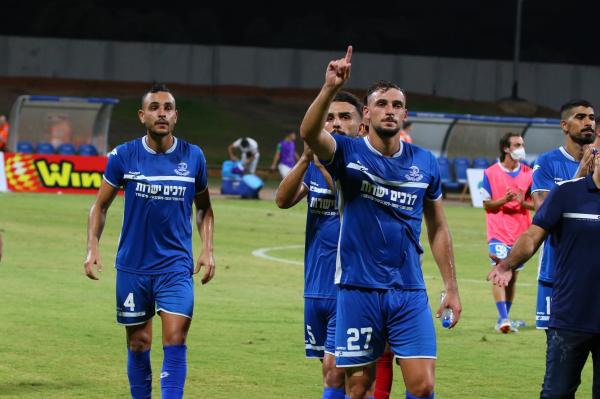 רן ואתורי מימין, מתן גושה משמאל