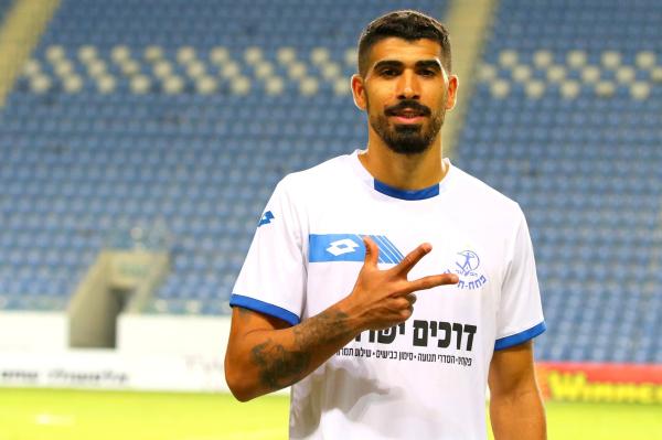 אריאל לזמי חוגג שלושער ראשון, הראשון לעשות זאת במדי הפועל פ"ת בגביע מאז 1973