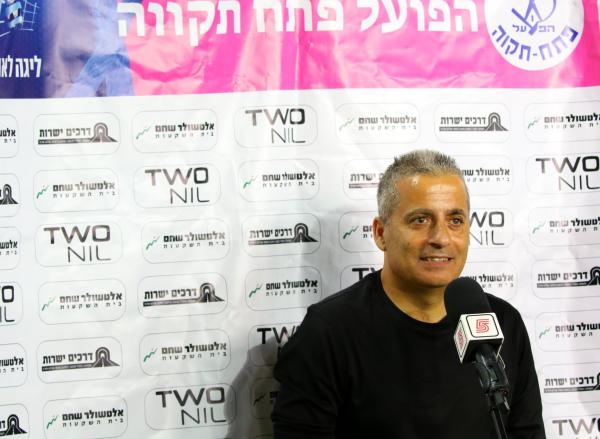 מאמן הפועל פ"ת עופר טסלפפה מתראיין בסיום המשחק