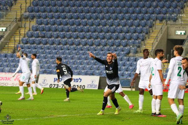 אוהד רבינוביץ' חוגג רגע אחרי השער של רועי זכרי