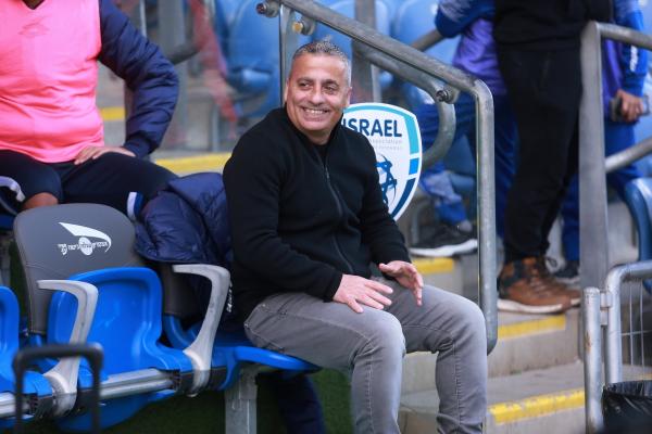 מאמן הפועל פתח תקוה, עופר טסלפפה, נהנה על הספסל