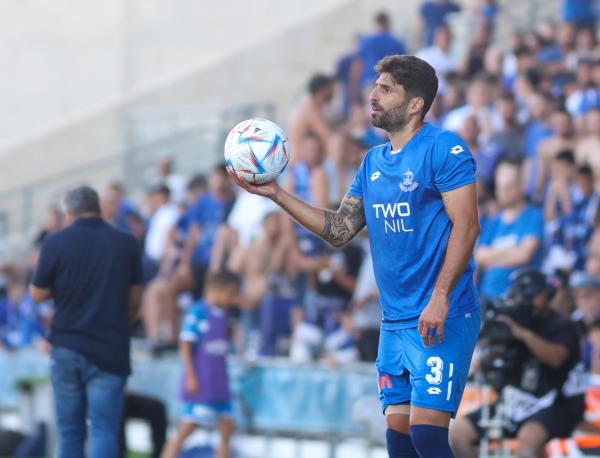 מתן פלג בליווי מאמן הפועל פתח תקוה, עופר טסלפפה