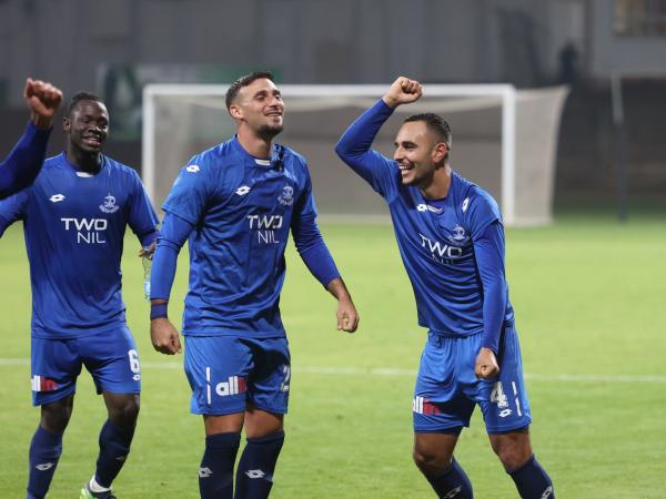 מתן גושה,רן ואתורי וג'ימי אלכסיס רוקדים בסיום