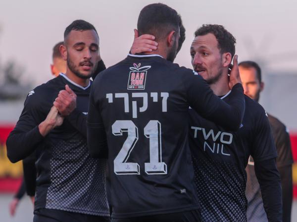מבשל ה-0:3 עוז פרץ והכובש רועי זיקרי