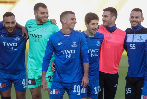 אופק פישלר, אוהד רבינוביץ', עידו דוידוב, עידן ורד, רן חשפיה ומתן גושה חוגגים בסיום