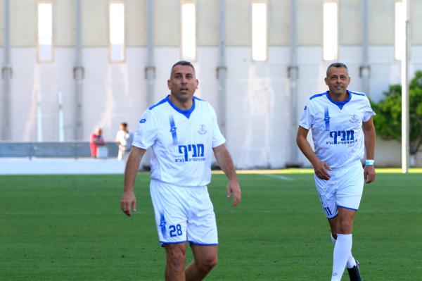 עידן הילל וניב טל במהלך משחק קצר שנערך במחצית המשחק, 2023