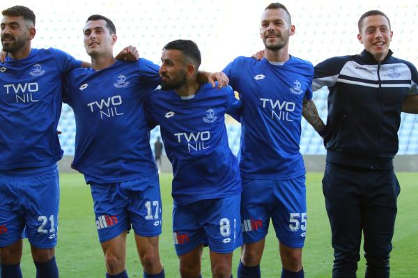 עדי חייקין, אופק פישלר, מוחמד באדיר, ניב ברקוביץ' ורועי זיקרי חוגגים בסיום