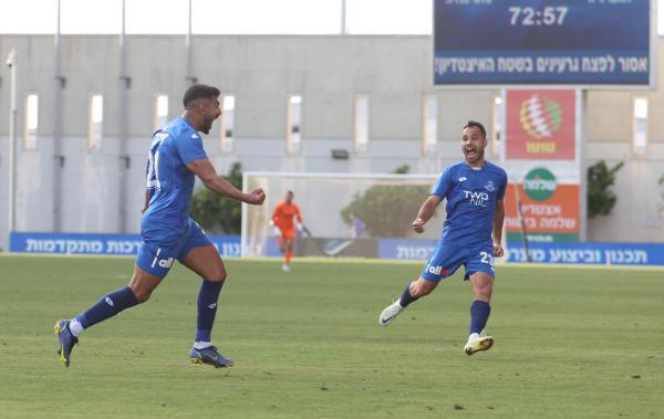 רועי זיקרי חוגג, דרור ניר מימין