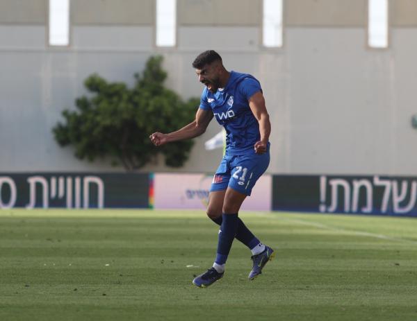 רועי זיקרי חוגג