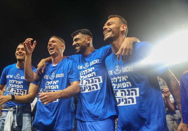 אופק פישלר, רועי זיקרי, עידן ורד ורן חשפיה חוגגים