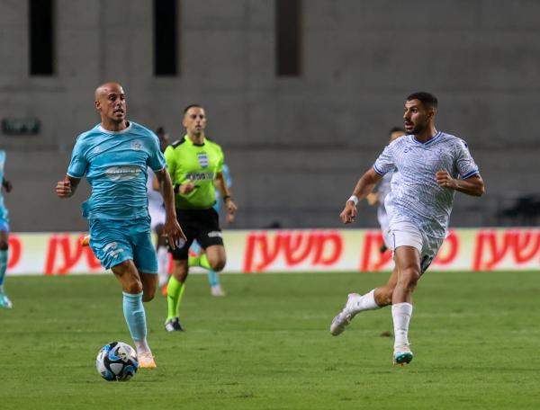 2023/24 - טוטו - מחזור 1 - מכבי פתח-תקוה (0:0) - בר נאווי מימין, טל בן חיים משמאל