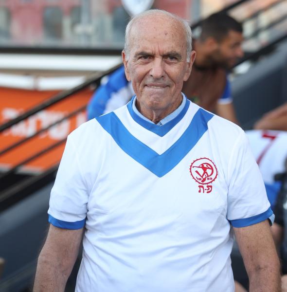 איציק ויסוקר במדי רטרו, בטקס לציון 60 שנים לאליפות האחרונה ב-1963