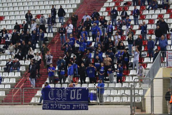 אוהדי הפועל פ"ת בדוחא