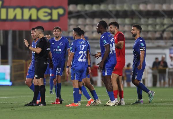 שחקני הפועל פ"ת ממתינים לשווא לפסילת השער המפוקפק של אשדוד, השופט שניר לוי מקבל משום מה גיבוי משופטי הואר לאשר