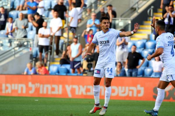 רועי אלימלך לאחר שכבש את שערו החמישי העונה