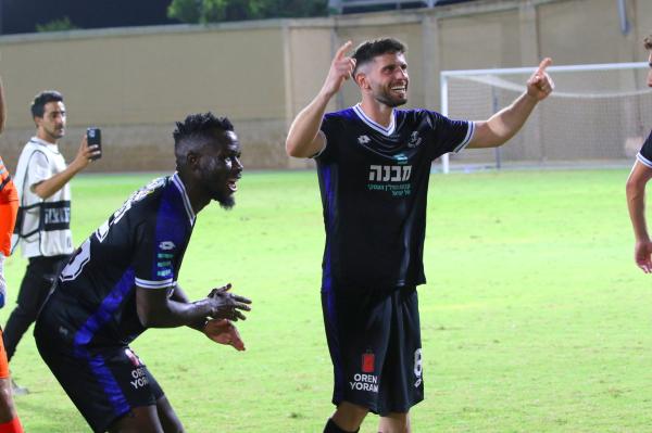 תומר אלטמן וקלווין קפומבו חוגגים בסיום