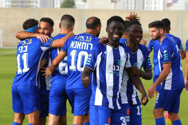 ג'וסלין טאבי חוגג שער בכורה, צ'יפיוקה סונגה תומך