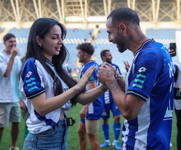 אליאן רוחנא מציע נישואים בסיום המשחק