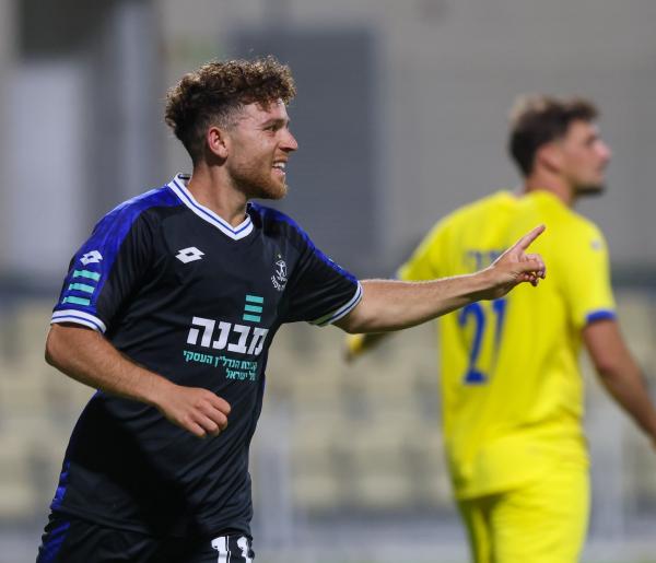 גולן בני חוגג את ה-0:2