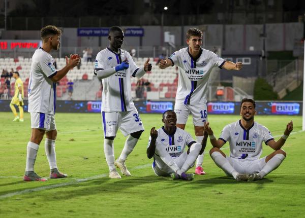 שביט מזל וצ'יפיוקה סונגה נגרעים, רועי דוד, ג'וסלין טאבי וגולן בני תומכים